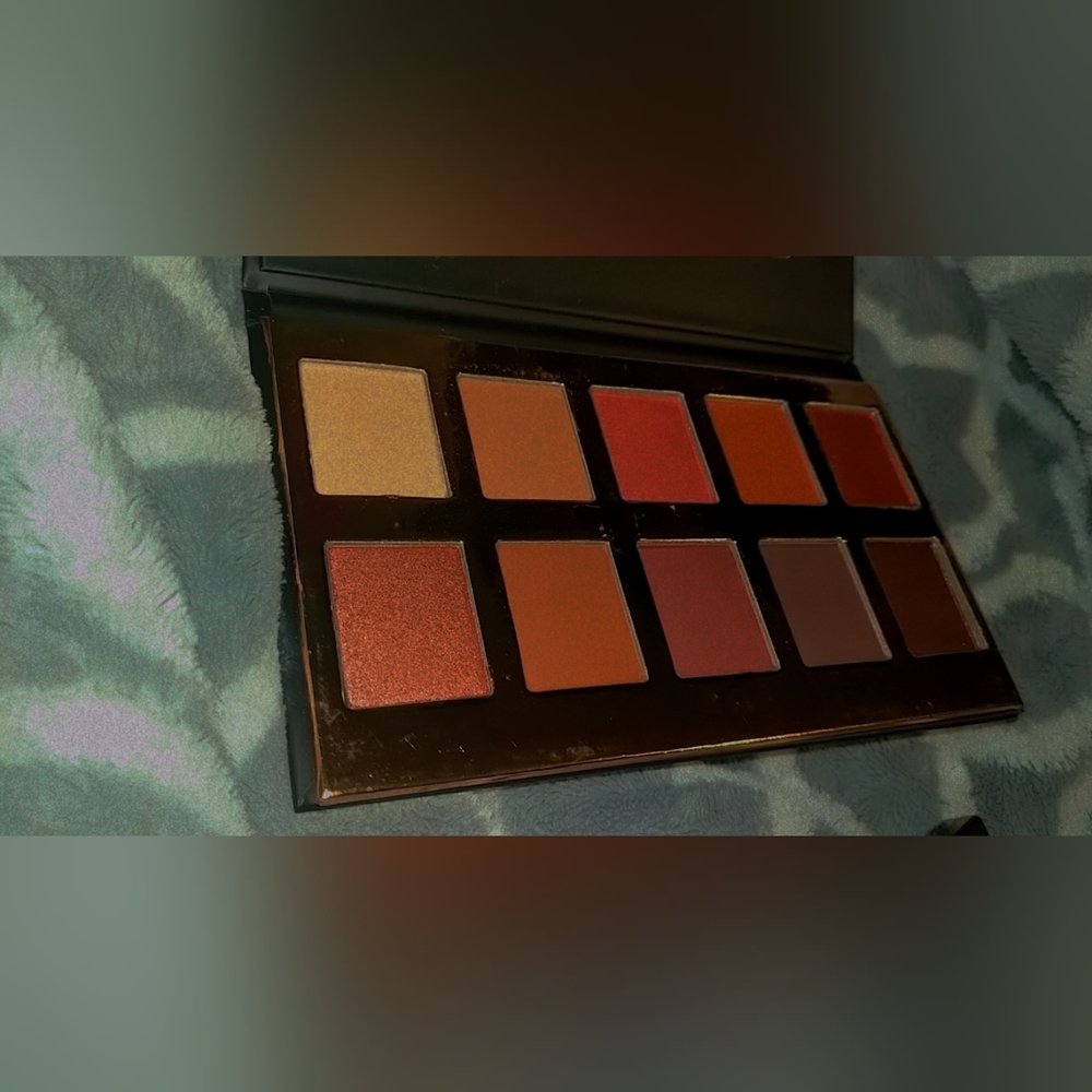 Crownpro eyeshadow palette